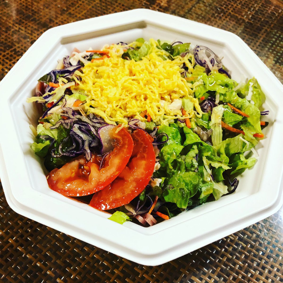 Nielsen堀内 地元のバーミヤンにてお夕飯をテイクアウト 冷やし中華はレタスと鶏のささみ ハム トマト 錦糸卵などの具材がたっぷりでした バーミヤン テイクアウトグルメ テイクアウト テイクアウト飯