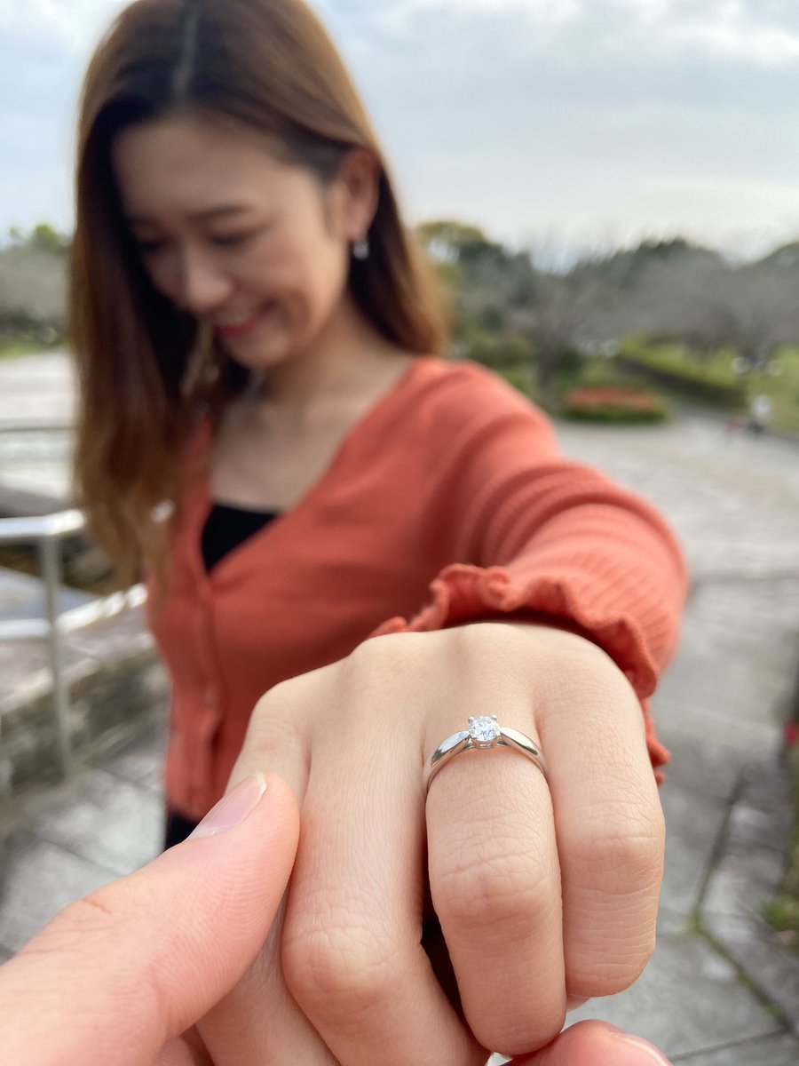 10636_xxx's tweet photo. 本日！なんと！！
入籍！！しました！！！！
8年前の今日、ゆうかと付き合い始めてようやく夫婦となりました😊
これから、楽しいこと、苦しいこと共に一緒に乗り越えて行く覚悟です！
多くは語りませんが、とても幸せです。
#ハッシュタグ付けてみたかっただけ
#しいてつけるなら
#前撮り不安 https://t.co/ed58qnJz6V