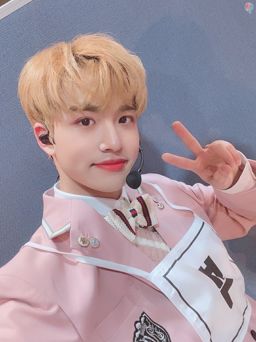 McndOfficial_'s tweet photo. 귀엽고 멋있고 사랑스러운 #빅 💕

#MCND #BIC 
#SCHOOL_AGE #떠 #Spring
#Mnet #엠카운트다운 #MCOUNTDOWN https://t.co/VIApsEnBYX