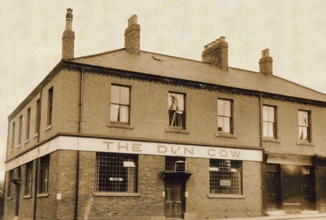 BlythHub's tweet photo. Older generations might remember the Dun Cow pub down on the quayside. https://t.co/wje0BO4Zx3