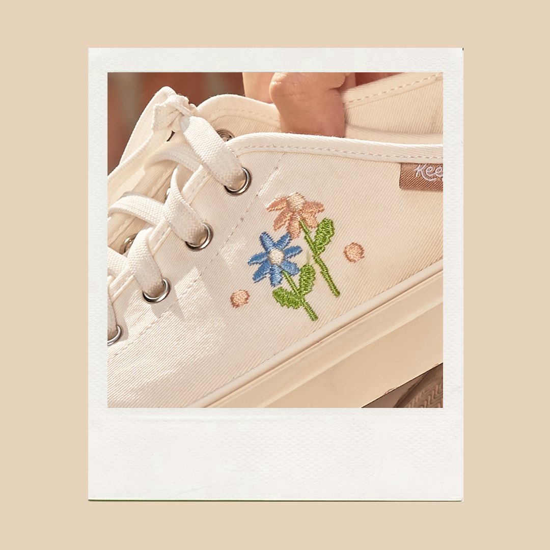 keepby1969's tweet photo. “KEEPDAISY” 🌼☁️
// เปิดส้นลายปักดอกเดซี่(1490.-)
• NAVY
• WHITE
//
—
SIZE : 35-45
LINE : @keepby1969
#keepsneaker #keepofficial https://t.co/Q91gI7ZDlN