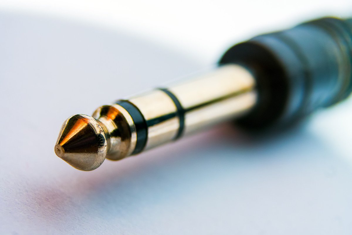 MarketingQuacks's tweet photo. Despite several challenges faced by the #USB type-C and #Bluetooth, the 3.5mm #headphonejack still dominates the market. Read out, why? https://t.co/LqSd324Dpv https://t.co/kKCWLm7TJd