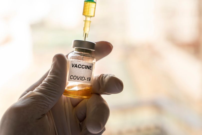 Oxford University scientists racing to develop world's first #coronavirus vaccine 'could have 100 million doses by the end of the year' after partnering with <a href="/AstraZeneca/">AstraZeneca</a>, which says it would prioritise the UK

mirror.co.uk/science/corona…