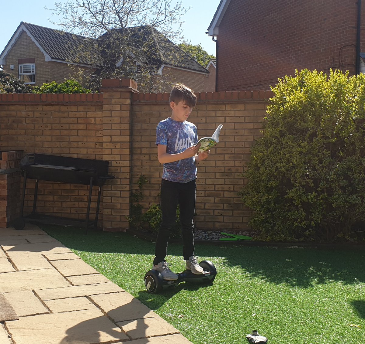 EppingUplandsch's tweet photo. Reading and holding balance on your segway, fantastic place to read. #multitaskingatitsfinest https://t.co/rrzro68vlP