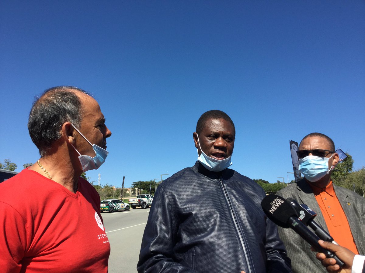 MYANC's tweet photo. @MYANC Treasurer General Paul Mashatile, GP Education MEC @Lesufi, Mr Giuseppe Plumari, CEO of Steyn City Properties on behalf of their foundation to roll out of a food security program targeting the communities of Diepsloot and surroundings #Letsdoitogether https://t.co/e8UFfIHt7O