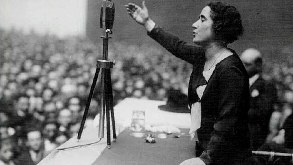 IgualdadGob's tweet photo. #ClaraCampoamor murió el 30 de abril de 1972, olvidada del país en el que peleó la igualdad de las mujeres como diputada y como feminista. A ella le debemos el sufragio universal, el voto femenino, y los avances en igualdad de la Constitución de 1931, de cuya redacción fue parte. https://t.co/v7EloG1Ife
