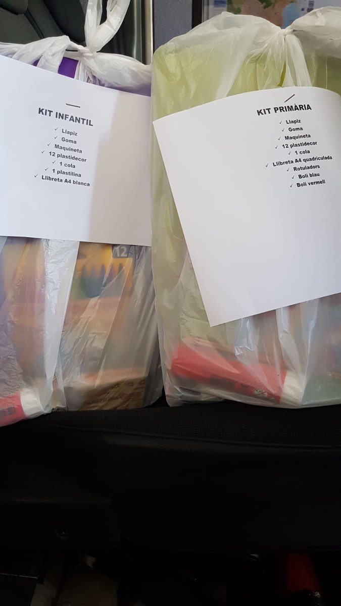 AVPC_SFG's tweet photo. Avui els #voluntaris de #protecciocivil de #santFeliudeGuíxols,  i per causes de la actual crisi sanitaria , #covid19, han començat a fer repartiment de matetial escolar als alumnes amb pocs recurssos, de infantil i primaria de l’escola #ardenya de la nostra ciutat. https://t.co/SLi6Gtia3s