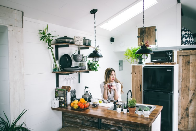 FeriaIntergift's tweet photo. El nuevo estilo industrial mezcla a la perfección metales y madera para crear ambientes funcionales. Añadir plantas, flores y demás elementos vegetales aportarán calidez al espacio. #intergift2020 https://t.co/DLeRZBeZa2