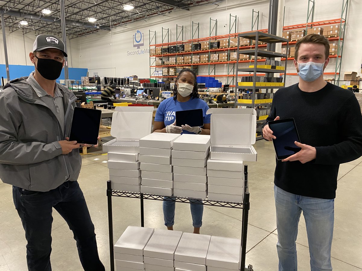 TeamClarus's tweet photo. .@SecondLifeMac teams with @KerryWood and @wood_foundation to provide iPads for Pitch In after-school program in Chicago to help kids stay connected during #covid19. #Apple #iPad #giveback https://t.co/yxbvfOSQKn