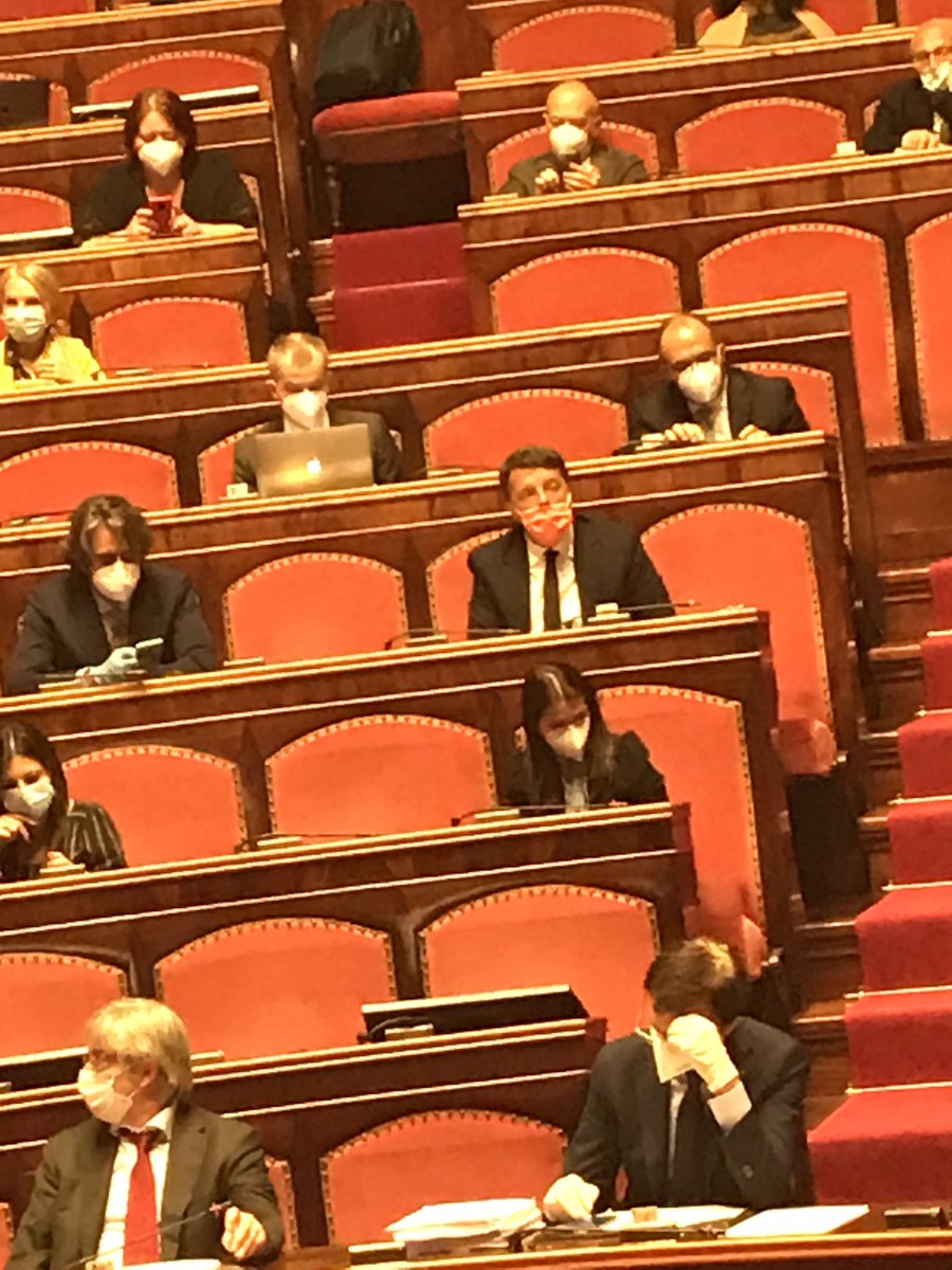 gasparripdl's tweet photo. Invece @matteorenzi )che ebbe il 40%, il governo, la guida di un partito grande, mentre ora ha il 2%, un partito irrilevante e si affanna per ottenere due poltrone da sottosegretario) si accinge a spiegare al mondo cosa si deve fare #nocommet #cinavirus https://t.co/kQBRO62CWz