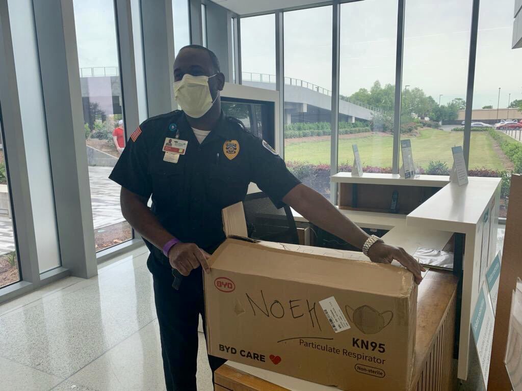 Masks4America's tweet photo. We’re in New Orleans!

Thank you, donors, for helping us deliver 1000 FDA-certified KN95 masks to New Orleans East Hospital, where nurse Larrice Anderson recently died from COVID19.

#MasksForAmerica #ProtectNurses

Help us protect frontliners: https://t.co/dHKDS5p3AO https://t.co/D26bhbabpe