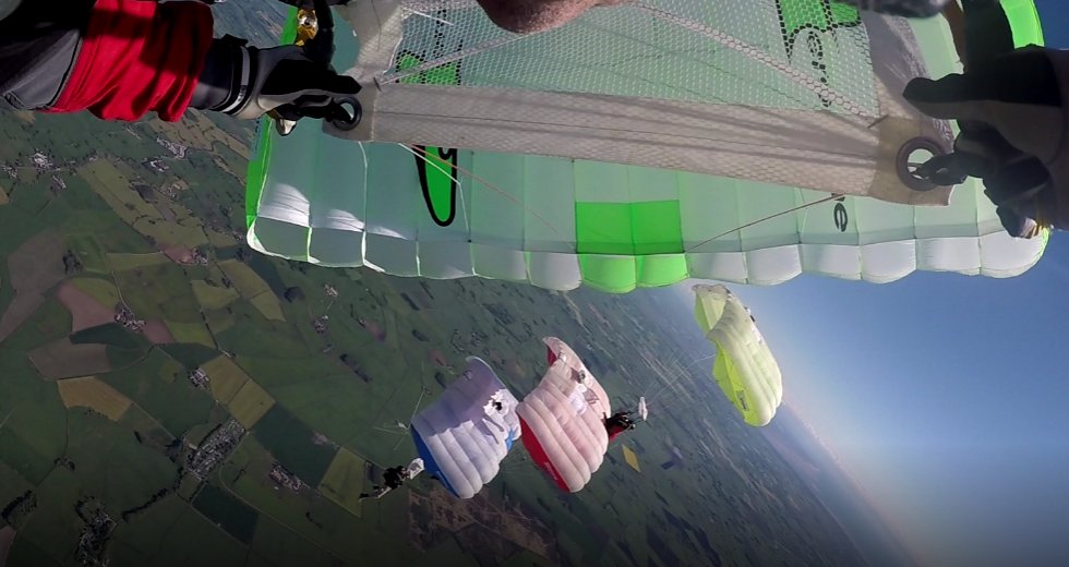 TeamCRWSADERS's tweet photo. Keep 2 meters apart and maintain social distancing - then just do CRW right! @flyaerodyne @TeamJediairwear @ParachutSystems @senabluetooth #M2aad https://t.co/dMNp4abHNq