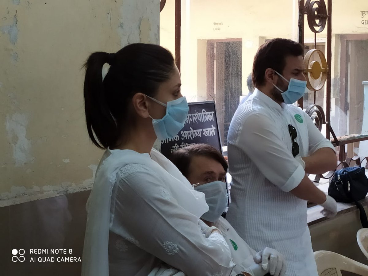 walter_vivek's tweet photo. Rishi kapoor last rites pics... RIP https://t.co/BfMQiScMlG