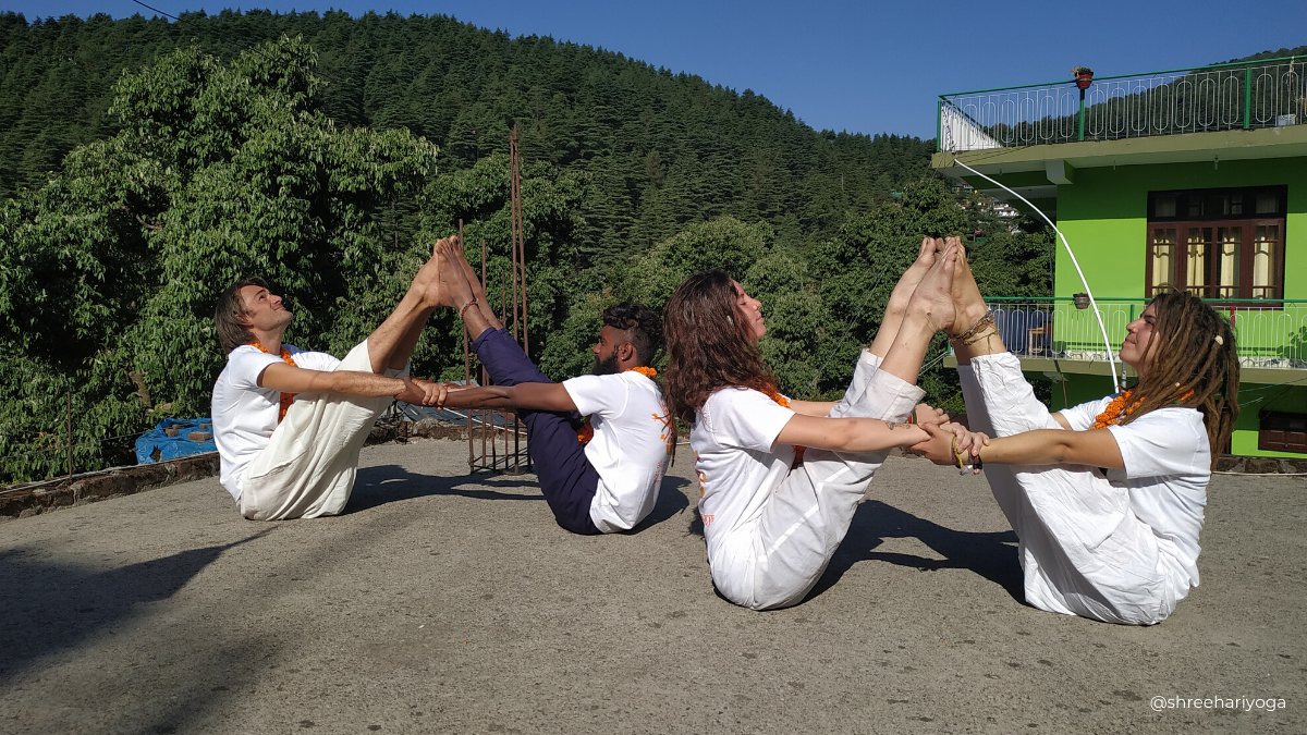 shreehariyoga's tweet photo. “The nature of yoga is to shine the light of awareness into the darkest corners of the body.”
#yoga #yogainspiration #yogawithshreehari #yogavacation2020 #yogateacher #yogaeveryday
 #yogaposes #yogalife #yogagirl #yogalove #yogaeverywhere #yogafit #yogaphotography 
 #yogapose https://t.co/Xtlxaq18bR