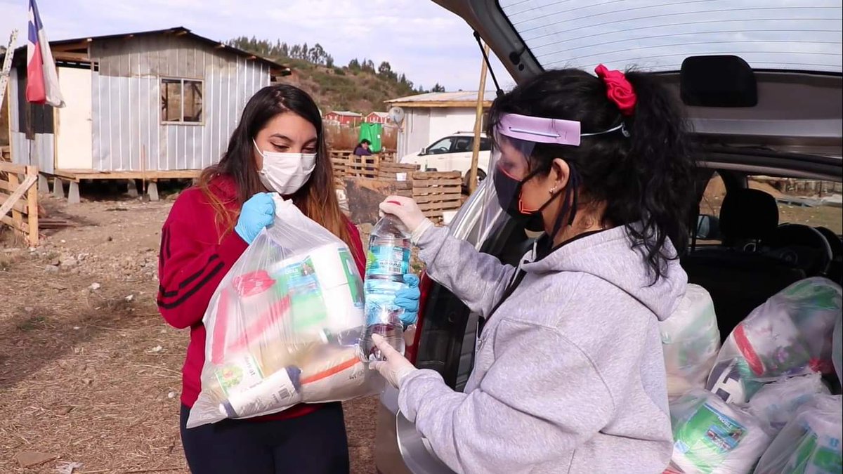 ChileConexion's tweet photo. Amigos de #ConexiónChile 🇨🇱

Hemos podido llevar más de 100 bolsas de alimentos (no perecibles), útiles de aseo personal y agua, a diversos campamentos de la comuna de Temuco. 

Seguiremos ayudando a las personas más necesitadas❤

#Covid19Chile #Temuco #AyudaSocial https://t.co/VL5Rr7FTGK