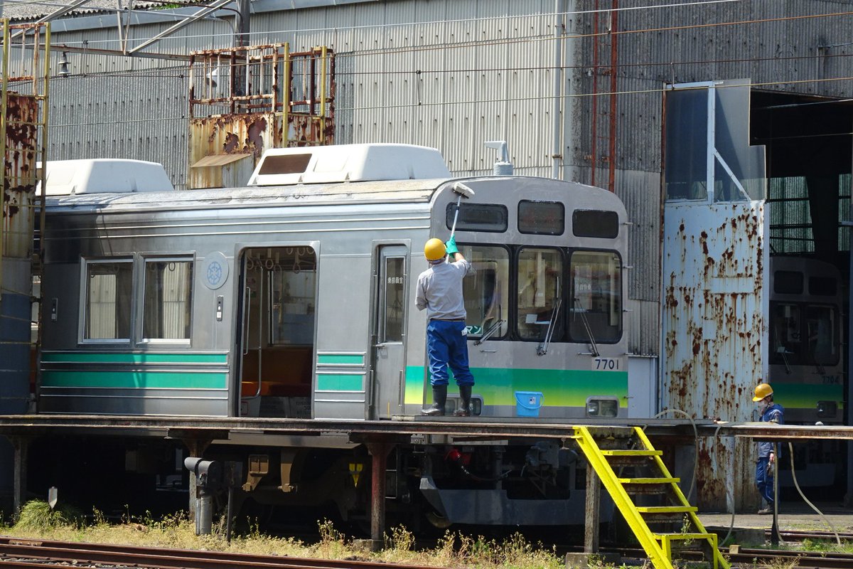 デーモン 計画運休中の秩父鉄道 急行秩父路も車両基地でお休み中 運休中の列車はこの機会に清掃中