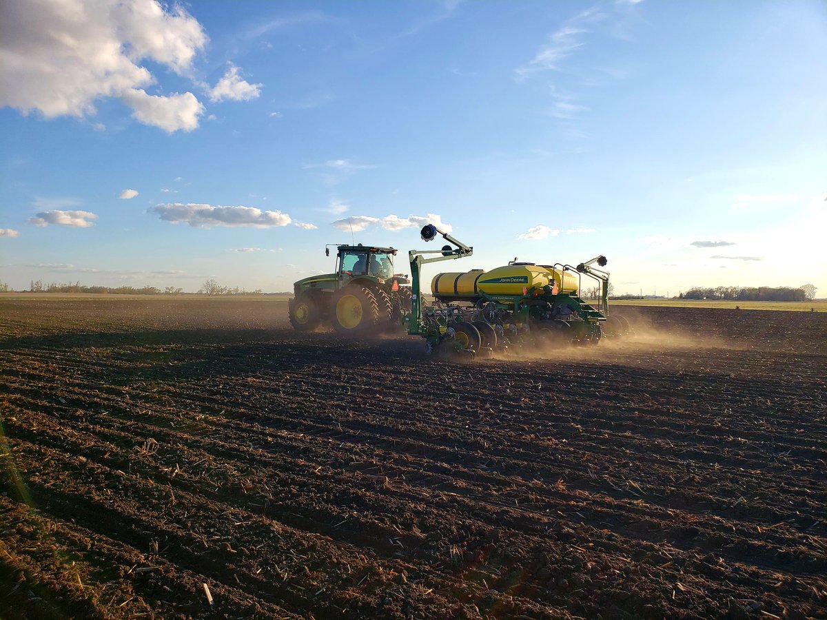 Got in another #AllegiantSeed @CHSFA_Mitchell and <a href="/DKAS_SD/">DEKALB Asgrow SD</a> plot last night, couldn't ask for a better group to do it with! Thank You!
