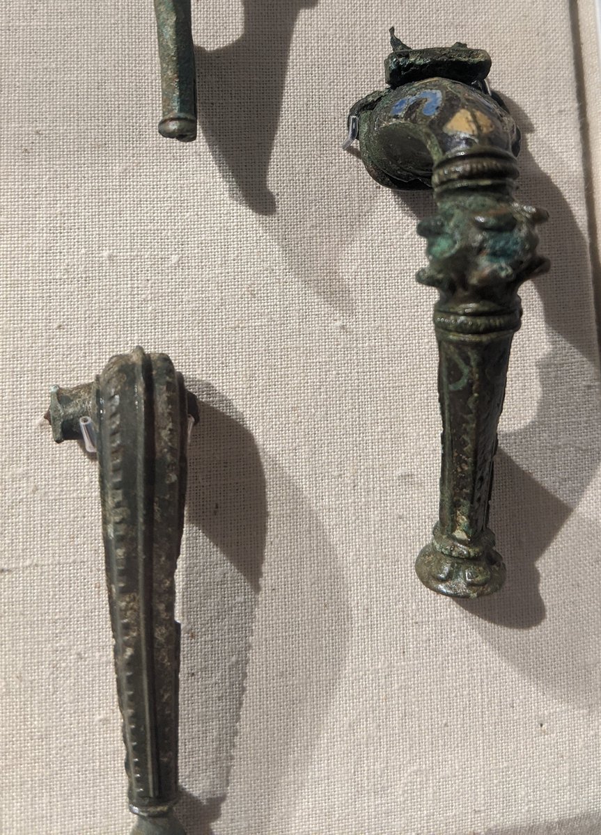 HawkeJon's tweet photo. #RomanArchaeology
#Burrium #Usk #romanbritain #Archaeology #Wales #Caerleon
#jewellery

T-shaped brooch, enamelled bronze Late 1st-2nd century AD

Trumpet-brooch, enamelled bronze Late 1st-2nd century AD

Dolphin-brooch Late 1st-2nd century AD https://t.co/mLTcb3ccuC