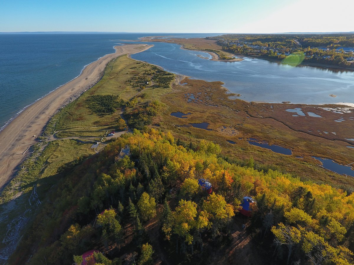 « Rêvez à nous! »
La vue des yourtes de Portneuf-sur-Mer, un séjour inoubliable dans un hébergement insolite!

#RêvezÀNous #CôteNord #PortneufSurMer #UneImageVaut1000rêves #ÇavaBienAller 
Photo : Yves Demers