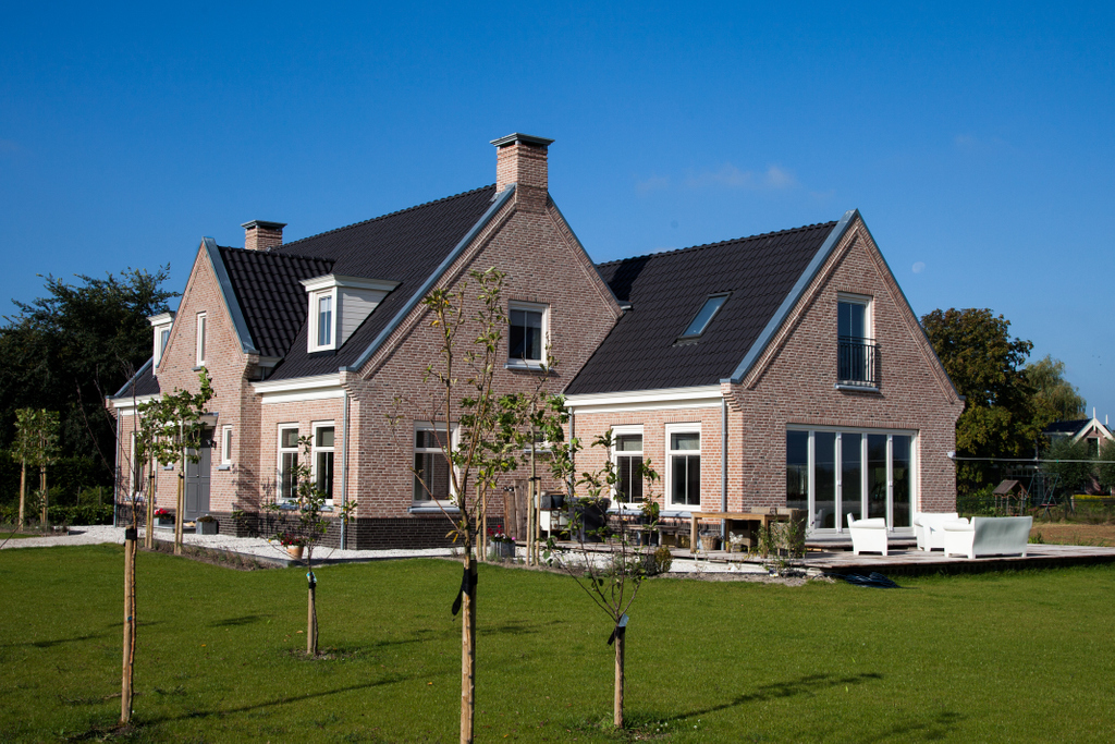 Wonen met meerdere #generaties onder één dak? Volgens een peiling van het ministerie van VROM ziet 1 op de 3 (van de 55-plussers) dat wel zitten. De #kangoeroewoning is daar de ideale oplossing voor. Lees meer: groothuisbouw.nl/blog/kangoeroe…

#meergeneratiewonen #nieuwewoning #nieuwbouw