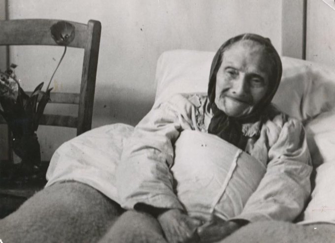 AuschwitzMuseum's tweet photo. 30 April 1842 | Dutch Jewish woman Klara Engelsman was born. She was sent to #Westerbork camp in March 1944 - to the camp hospital. She celebrated her 102nd birthday there. On 12 Oct 1944 she was murdered in #Auschwitz. She was the oldest #Holocaust victim from the #Netherlands. https://t.co/r6ne6vFuYF