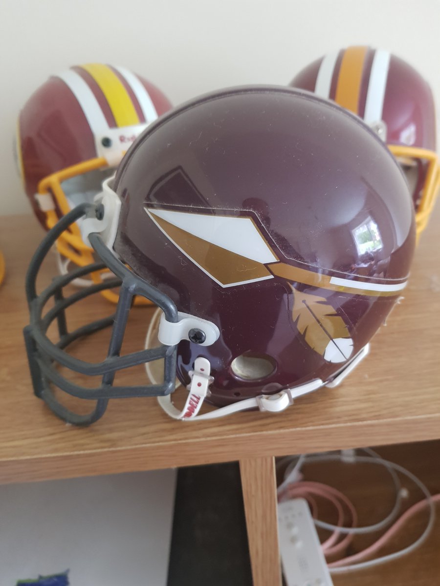 barnsley_TYKE's tweet photo. Selling my @Redskins mini helmets if anyone in UK is interested, the speed helmet is signed by Dwayne Haskins, reluctant sale BUT putting towards signed @youngchase907 and @gandygolden11 merch 😍 also small matter of becoming a grandpa yesterday, need nappies as well #FutureSkin https://t.co/iOwqdw4myp