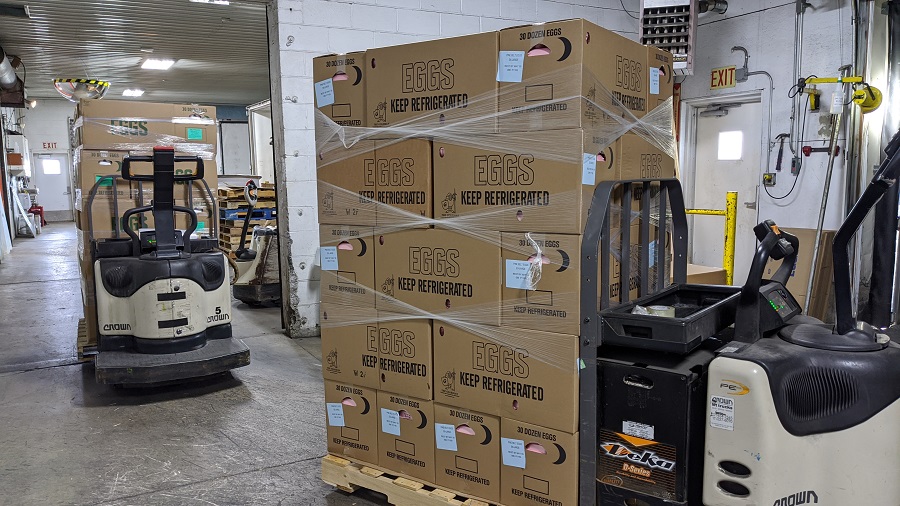RandFF's tweet photo. The donations from @CooperFarms_ include 27,000 dozen eggs, 6,000 pounds of turkey, 1,100 pounds of turkey burgers, and $10,000 in restaurant gift cards for hospital workers in #Ohio.
#CooperFarms #COVID19 #poultry #coldchain #foodbanks @OhioFoodbanks
https://t.co/rTkKiXmKRj https://t.co/YbOyzQYs9X