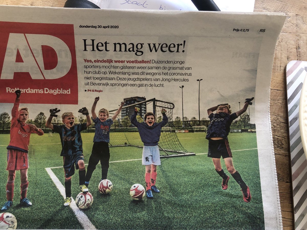 Op de voorkant van de Rotterdamste krant van NL een foto van 5 blije jongens, waarvan 3 in een voetbalshirt van de club uit de hoofdstad. Niet echt goed over nagedacht <a href="/ADnl/">AD.nl</a> <a href="/RDStad/">AD Rotterdams Dagblad</a> Een blunder wat mij betreft.