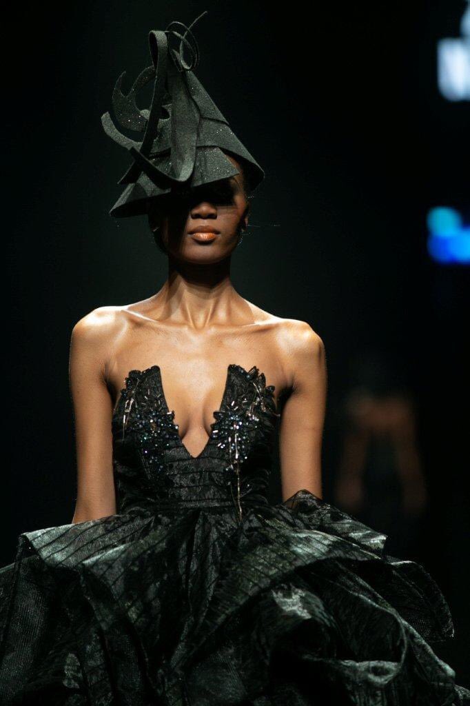 Dbnfashion_fair's tweet photo. Pay attention to details🔍 #fascinators 
#THROWBACKTHURSDAY Extravaganza #DFF2018 Black Collection🌑🌑@Zarthdesigns @Bellecoutureclothing

#DFF2020 #Supportlocal #madeindurban #Designers https://t.co/Dqr3Bgp7CE