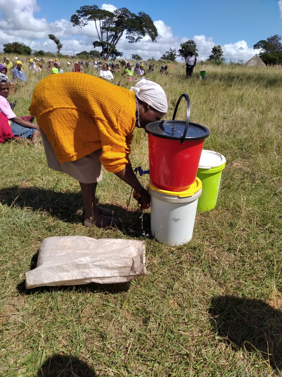 promobileafrica's tweet photo. #Covid19 Awareness Campaign during the @GoalZimbabwe
food distribution program in Muvhangadzi #Chipinge
#ZeroToleranceToHunger
#SocialDistancing
#HandWashing https://t.co/RH6LlgburY