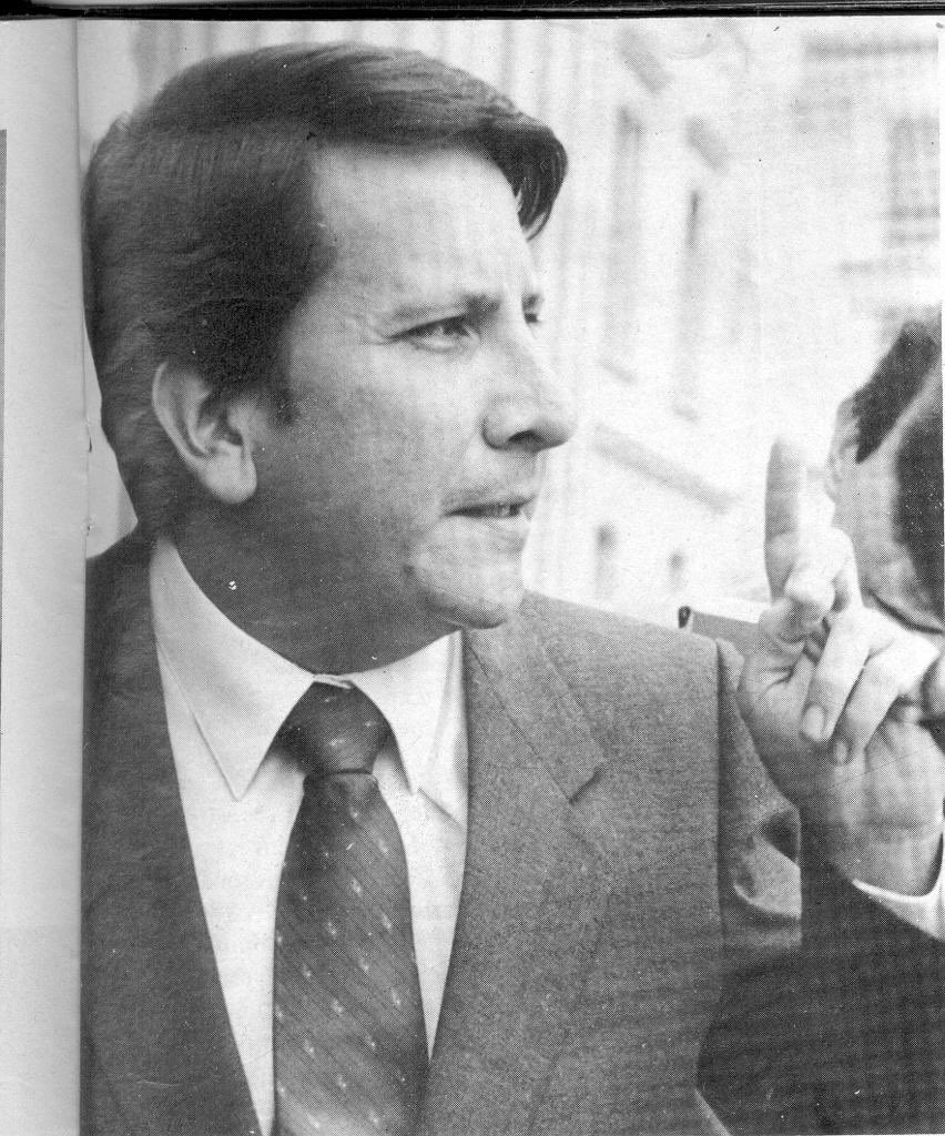 Fue asesinado un 30 de abril de 1984, tenía 37 años. Advirtió lo que muchos no querían oír ni ver. Murió solo, como se libran las grandes causas. Enfrentó la calumnia, la traición, la persecución y el acecho permanente a su vida y la de su familia. No obstante, nunca desfalleció.