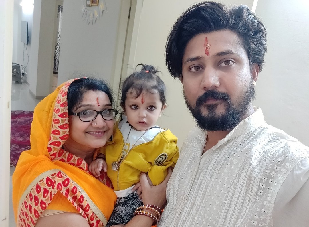 prashantDocean's tweet photo. @tgi_hotels I'm learning & trying cooking for the first time.
My mom always cook my favourite dishes for me but this time I have become her exclusive chef 👨🍳. Made Garma Garam Onion & Spinach Pakoras for the sweetest person in my life.
#MadeForMom #TGIContests
#LockdownLove @tgi_hotels https://t.co/dN2v1IDONx