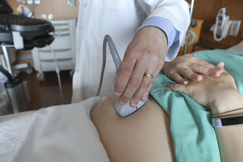 WSHUPublicRadio's tweet photo. PFAS, common chemicals used to make everything from pizza boxes to take-out containers, are associated with risk of miscarriages, according to new study from #Yale. https://t.co/hFbJgXt9NX #miscarriage #pregnancy #PFAS https://t.co/ZlGPgFcs6t