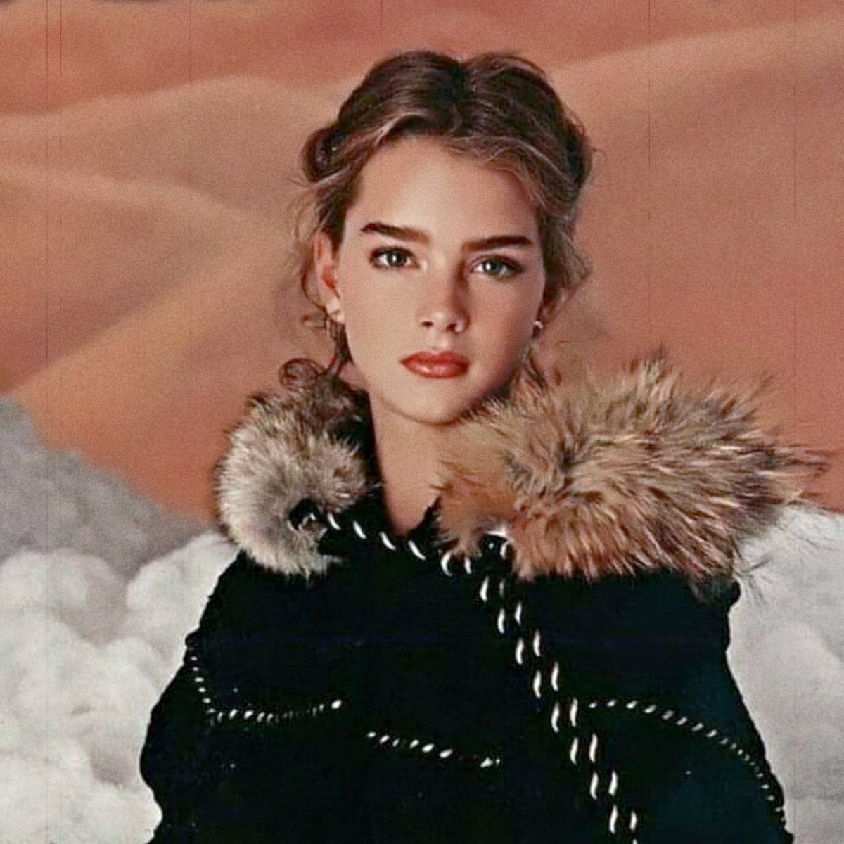 dearaiah's tweet photo. "She looks like a young Brooke Sheilds, right? The softer version of her with her arch brows, eyes and hair!"

R a i a   F e l i c i a   V a l e r i o . . .  everyone! https://t.co/z8xIRr2YIB