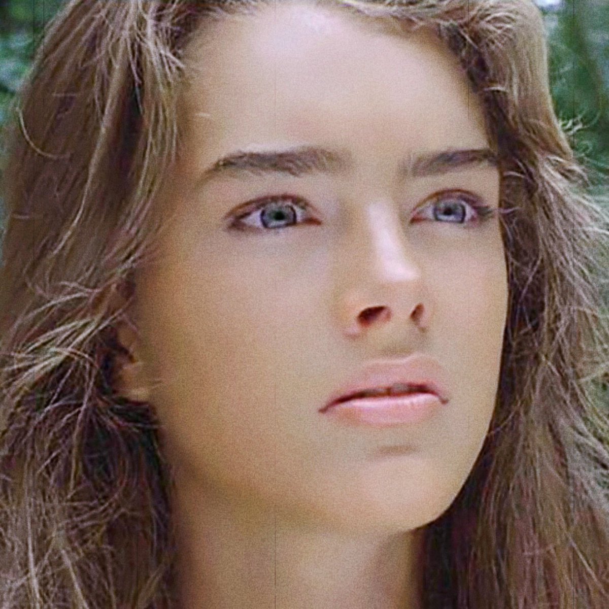 dearaiah's tweet photo. "She looks like a young Brooke Sheilds, right? The softer version of her with her arch brows, eyes and hair!"

R a i a   F e l i c i a   V a l e r i o . . .  everyone! https://t.co/z8xIRr2YIB