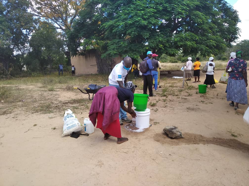 promobileafrica's tweet photo. Spreading the #Covid19 message during the @GoalZimbabwe food distribution program at Bakorehama and Chikwariro in #Mutare
#ZeroToleranceToHunger
#SocialDistancing
#handwashing https://t.co/8W4NzKDRXA