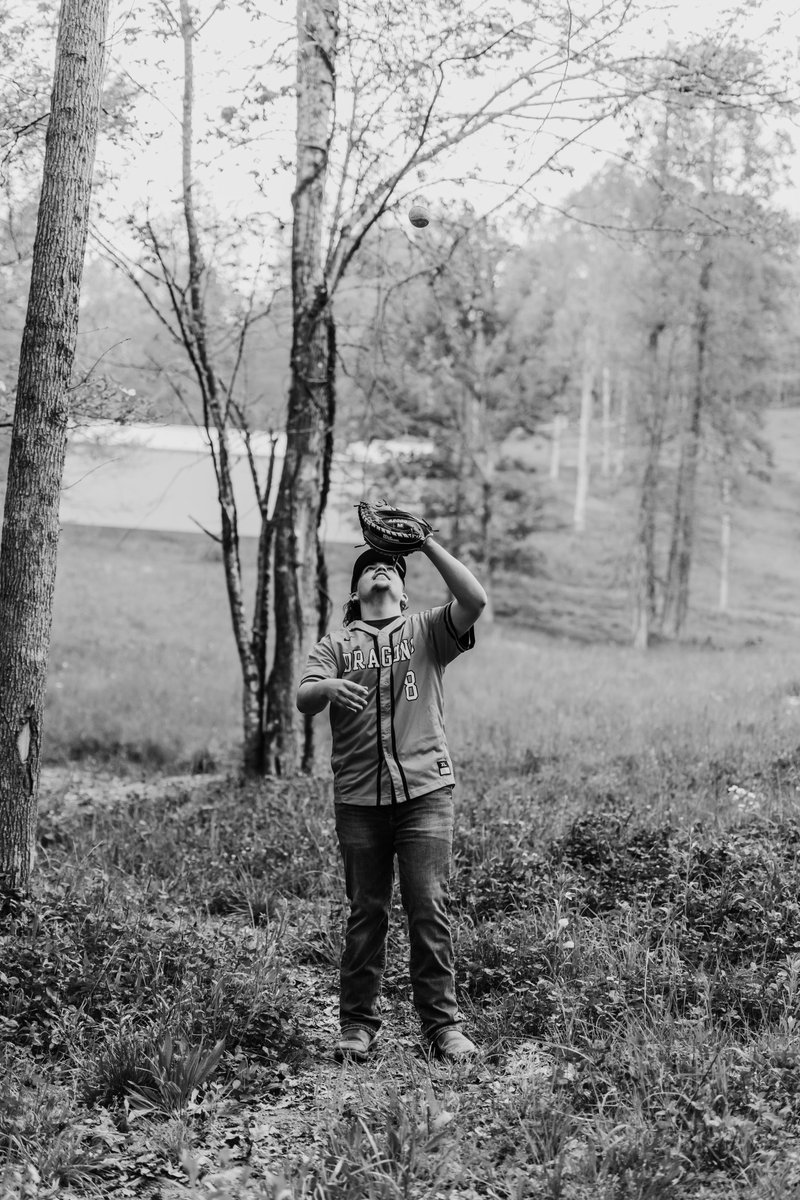 adamsharp02's tweet photo. Hold your head up a little higher. You can't see what's coming if you're looking down. https://t.co/aixux6rJm3