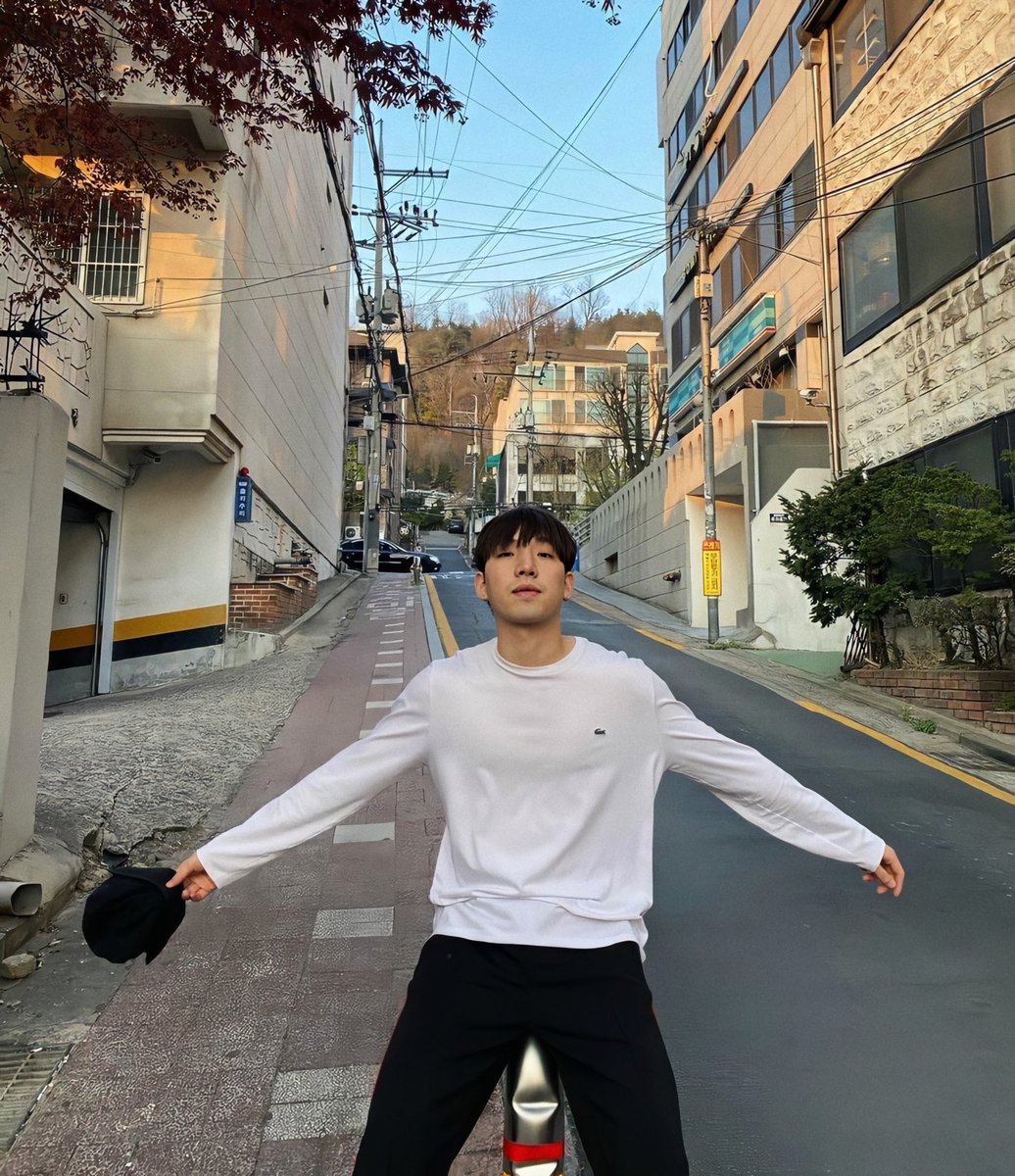 kusexyboy's tweet photo. “ช่วงนี้เหล้าเบียร์งดจำหน่าย มิกซ์เพียวๆ ก็ได้ชื่นใจดี” 💚🧃
-มิกซ์
IG : mix_space
#เศรษฐศาสตร์ #KU76 #KUSEXYBOY #mix_space https://t.co/1mGkANfd5D