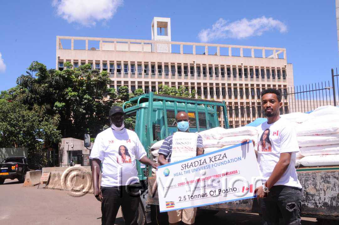 newvisionwire's tweet photo. Ugandan socialite based in Canada, Shadia Keza, has donated over 2.5 tonnes of posho to the National Response Taskforce in support of the #COVID19UG fund.

📸: Nicholas Oneal |#VisionUpdates https://t.co/sRKY3rCC1F