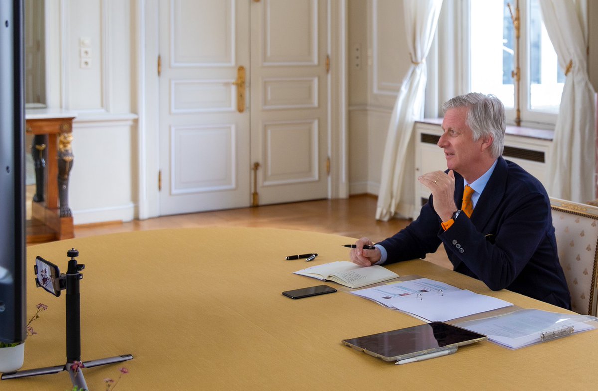 MonarchieBe's tweet photo. Conversations avec le directeur, le personnel soignant et des résidents du centre de soins résidentiels Hingeheem à Asse et avec la direction de l’asbl I-mens. Les employés #Imens offrent des soins à domicile qui privilégient au maximum l’autonomie des patients
#soin #MonarchieBe https://t.co/naus2X3UXE