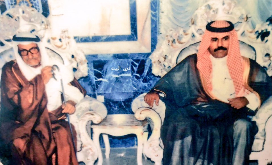 سمو ولى العهد الشيخ نواف الاحمد حفظه الله والى جانبه مبارك التويس الحسيني رحمه الله