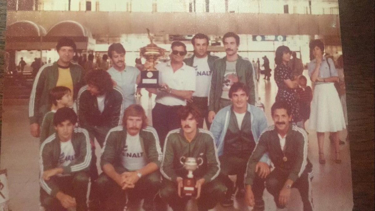 Los Mayores obtuvieron el ascenso a Primera en 1974 por una descalificación y allí comenzó un camino dorado: 6 Otoño, un Nacional, un Metropolitano y tres Copas 25 de Mayo. Además, fueron el primer equipo argentino en jugar un sudamericano en 1982, con lugar en Brasil.