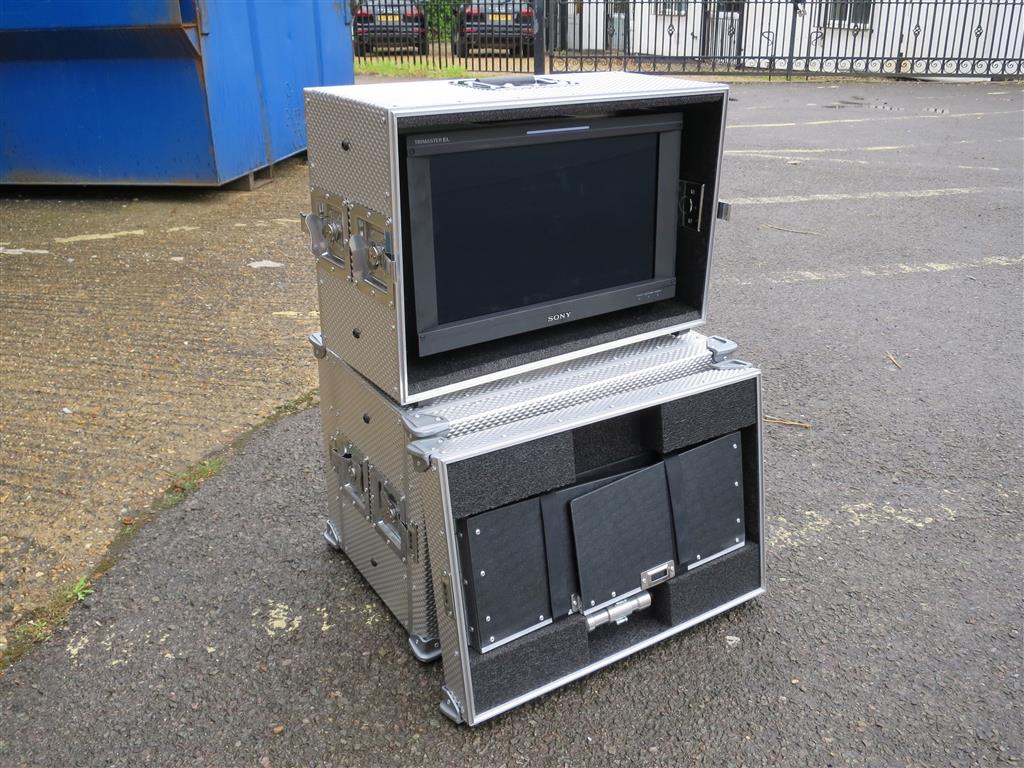 CaseDesignLtd's tweet image. Just to let everyone know we now have added the Sony BVM-E171 monitor to our range of shock mounted/friction tilt monitor cases - see attached photos.