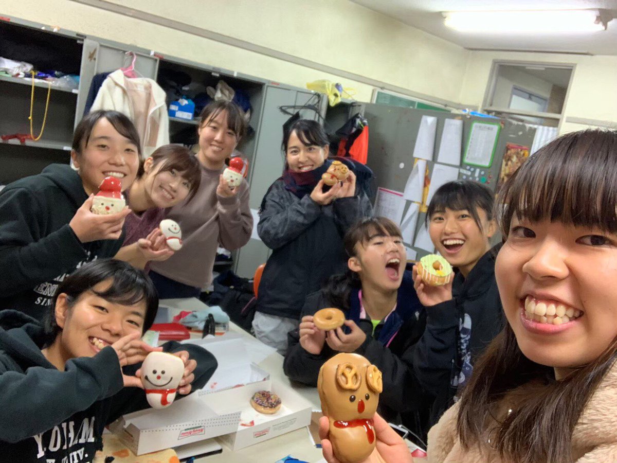 【部員に聞いてみた‼️】
Q.どうして女子硬式テニス部に入ったの？

A. テニスが大好きな人達と本気で打ち込める環境だから！
皆優しく仲良しで、アットホームな雰囲気にも惹かれた！

教育学部3年　古郡明優

#春から横国