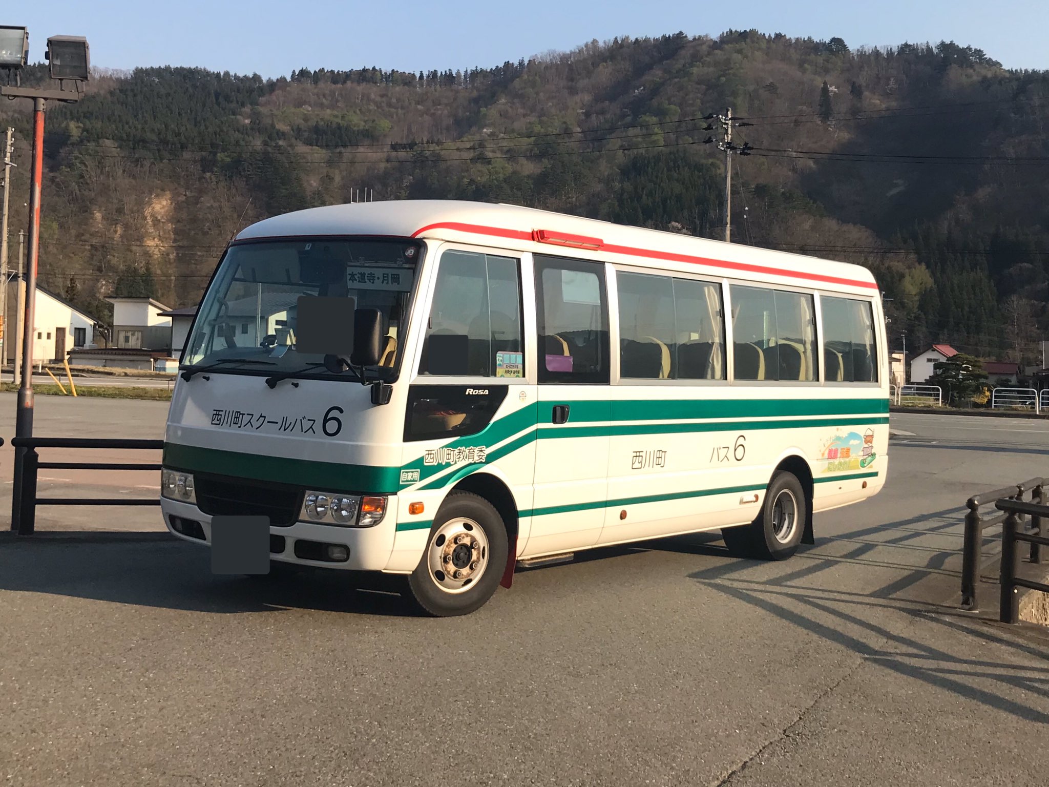 Twitter 上的 ばすにこ バス垢 4 30 道の駅にしかわにて 西川町町営バス ふそうローザ スクール6号 しらゆき8号 イラスト付き初期型 トヨタコースター スクール9号 現在の町営バスはマイクロバスがメイン 昔は旧型シビリアンや北村mr 96mcのrnなどが活躍してい