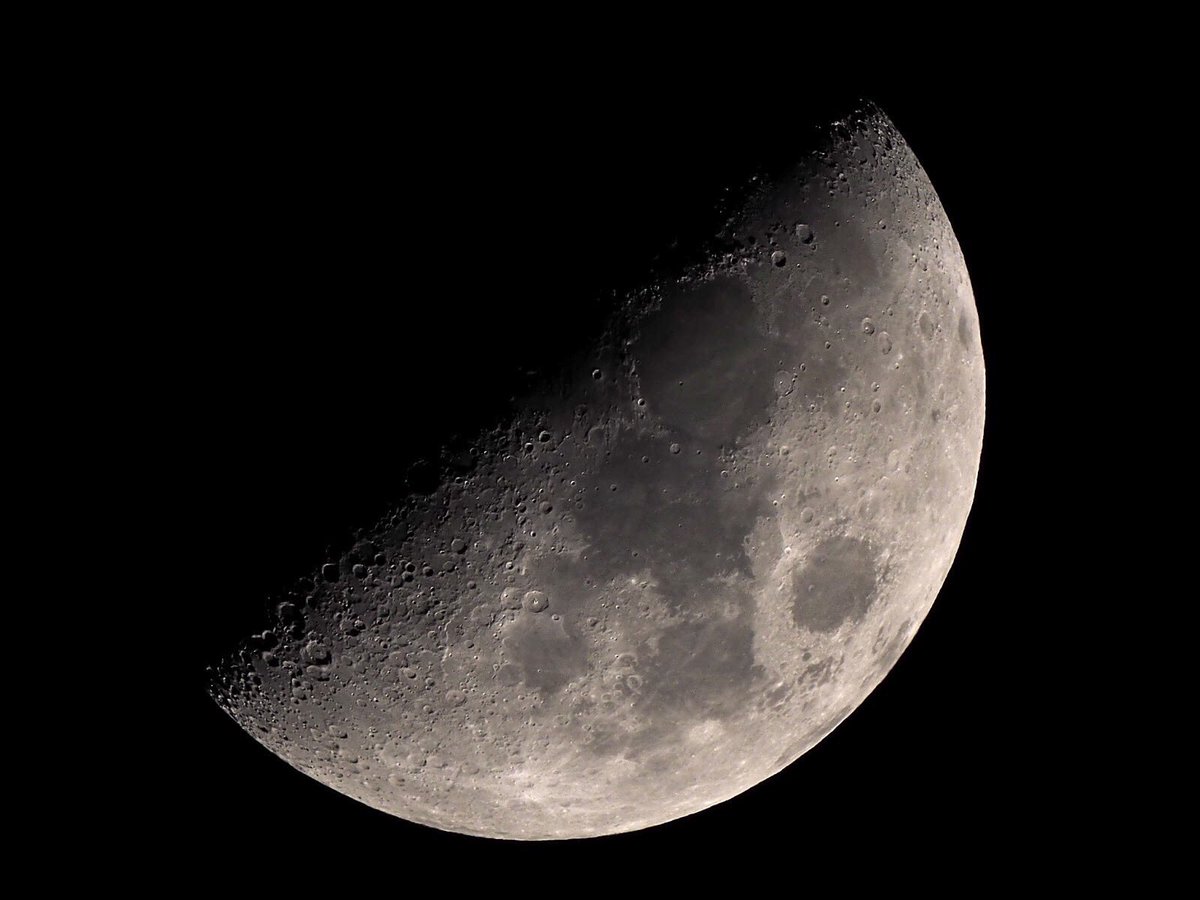 APAGA LA LUZ Y ENCIENDE LAS ESTRELLAS 
Mañana, 1 de mayo, se prevén cielos despejados 🌌 Desde las 23 a las 24 horas, se apagará el alumbrado público, así que vamos a disfrutar del CIELO NOCTURNO SETENILEÑO. 
#QuédateEnCasa #TodoSaldrábien
#ApagaLaLuzyEnciendeLasEstrellas 🌙💫⭐️