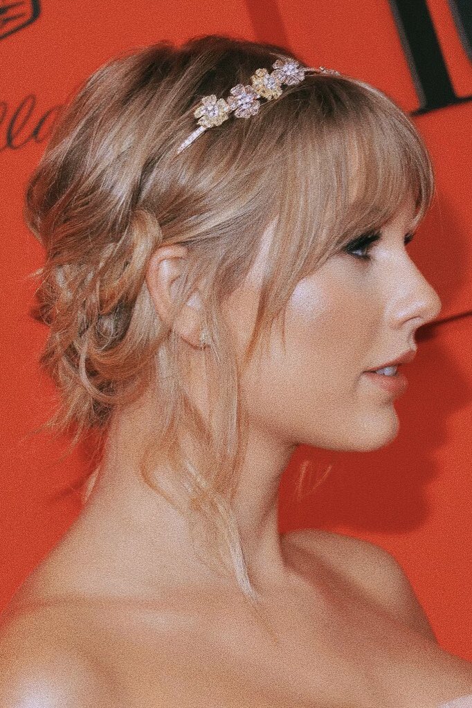 Robbins✨ on X: “Taylor Swift side profile appreciation thread
