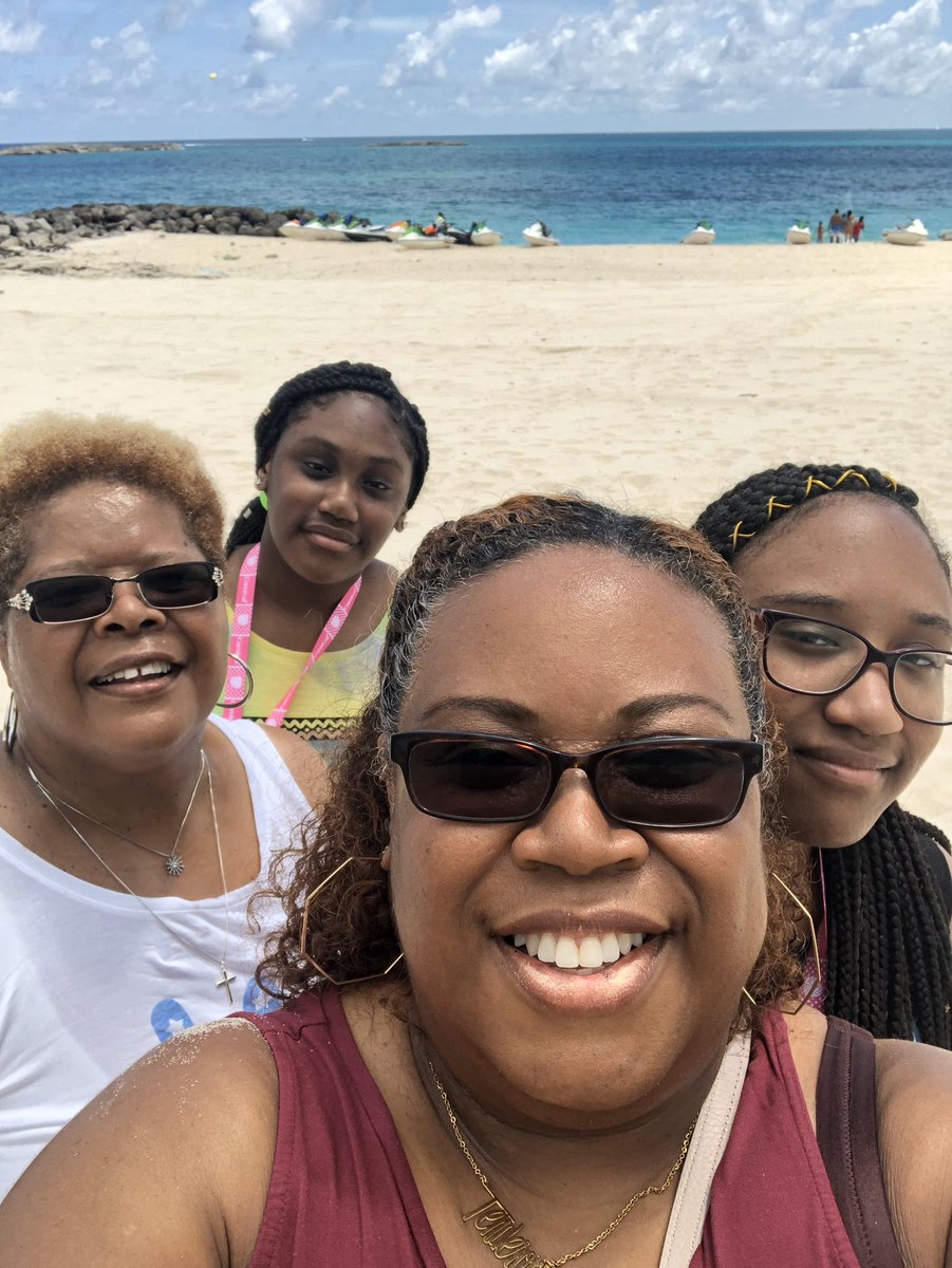 TeacherJobbers's tweet photo. Oh, to be back in the Bahamas! Take me Back Thursday... #HEHSpiritWeek2020 https://t.co/0oEbt5twpL