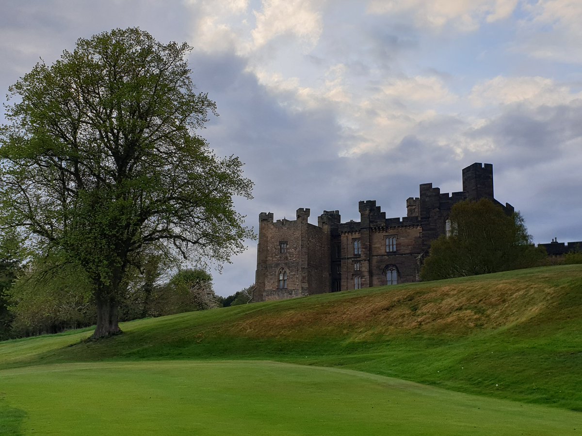 KALOM1's tweet photo. Evening walk/golf course recce with a hopeful hubby #golfdaft https://t.co/yOrMxhZdAb