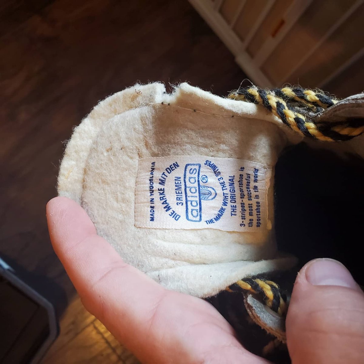 enviousgamewear's tweet photo. @adidashockey was into hockey before it was cool. 
@nhl @bauerhockey @ccm 
Photo: @bassdegrime

#oldschool #OG #ogstatus #icehockey #hockey #oldtimehockey #vintage #classic #adidas #nhl #chl #cawlidgehawkey #inlinehockey #rollerdad #rollerhockey #beENVIOUS #USA #Canada https://t.co/nz8T1rTUtW